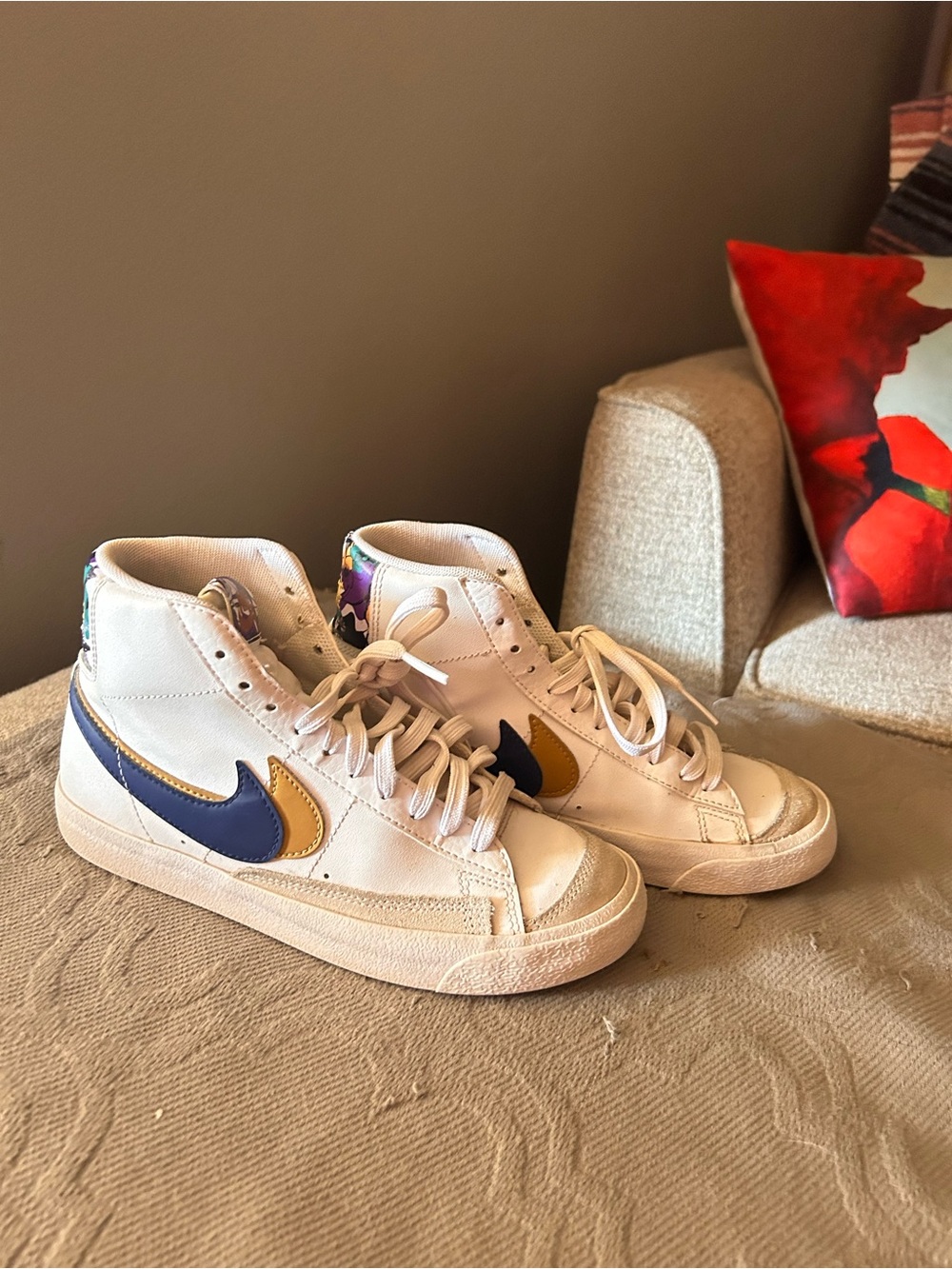 Nike White High-Top Sneakers with Blue and yellow Swoosh - Kids